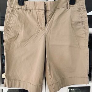 JCREW Tan Bermuda Shorts Classic Cotton Stretch. Size 6. 8’ inseam